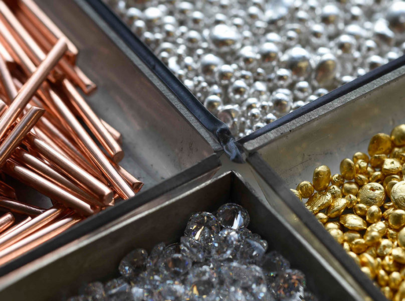 Drie kleuren goud en briljanten