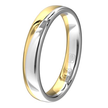 Een geelgouden ring, waarvan de verlaging in de ring zorgt van een speels effect.