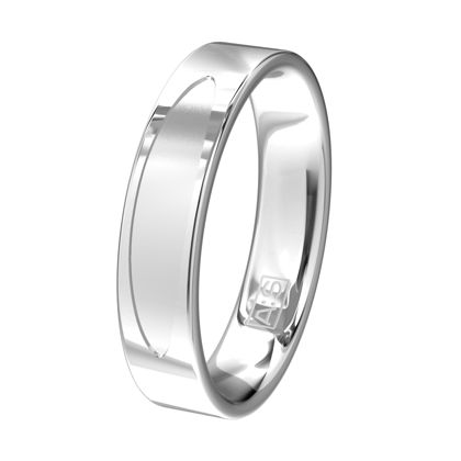 Deze ring wil je toch gewoon hebben! De unieke verlaagde bewerking hebben onze goudsmeden voorzien van een heel aparte oppervlaktebewerking.