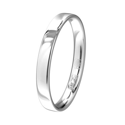 Aller Spanninga heeft hier gekozen voor een eenvoudige, maar prachtig glanzende witgouden ring.